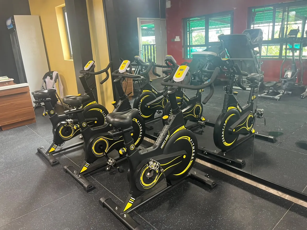 Espace d’entraînement de la salle de sport METROPOLIS