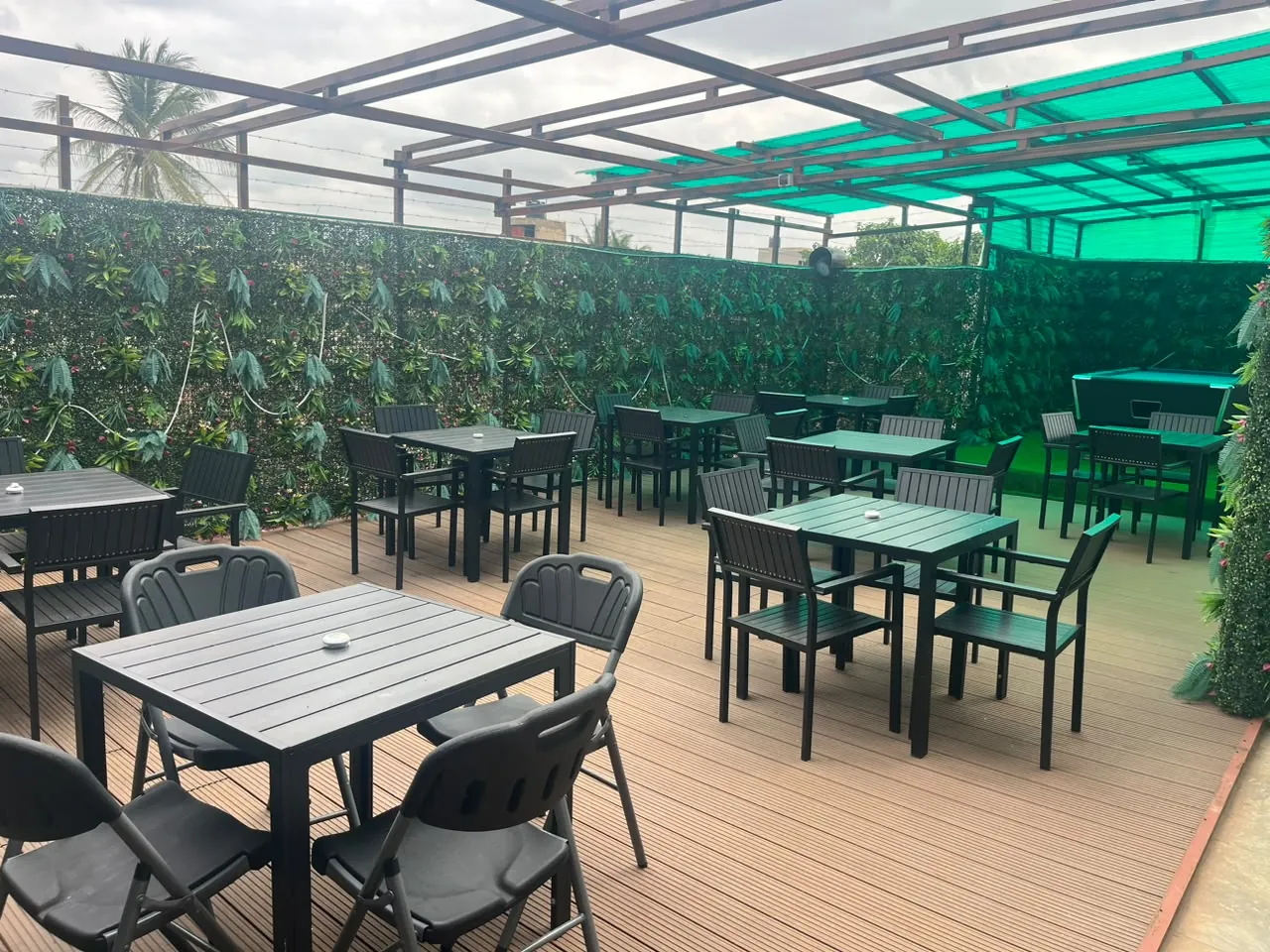 Espace de restauration et détente en terrasse